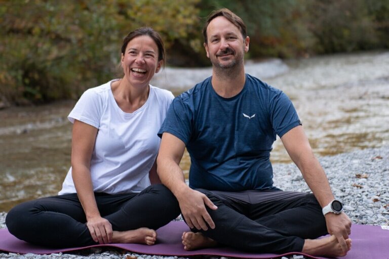 Sabine, Flügelfrei Yoga und Matthias, Bergsommelier von Yoga & Wein Retreats